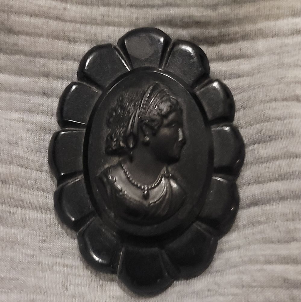 Vintage Black Bakelite Cameo Pin